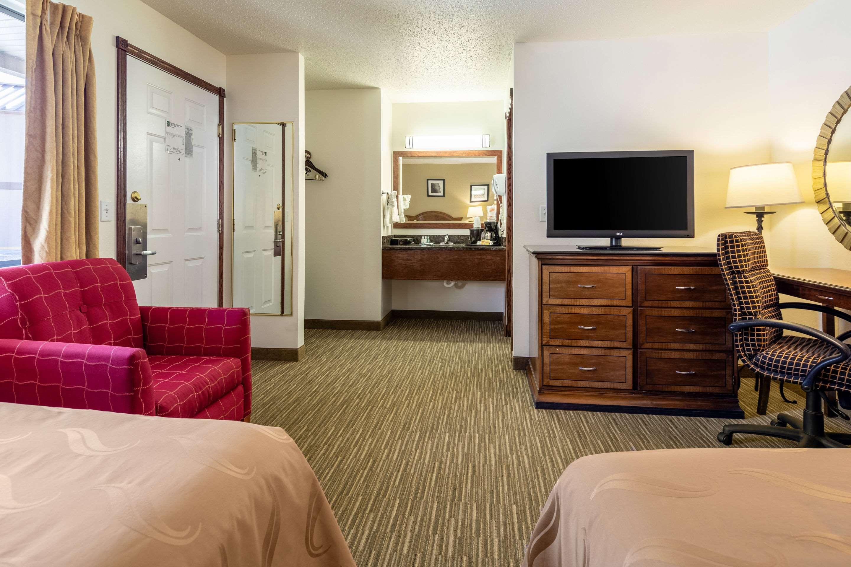 Quality Inn Keystone Near Mount Rushmore Экстерьер фото